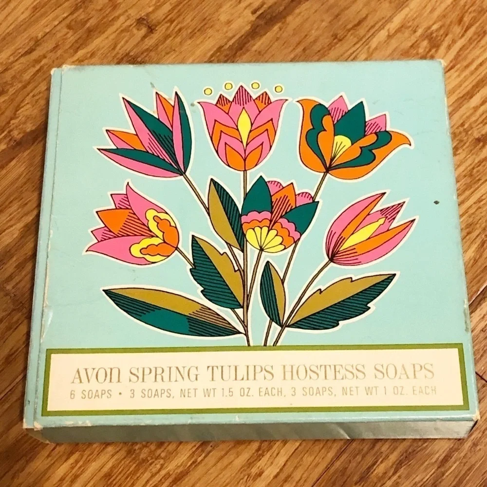 New in Box Vintage Avon Spring Hostess Soaps white and pink tulips. 6 soaps. - Picture 4 of 13